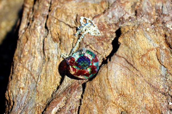 Pendentif "Ecailles rouge corail" - bijoux galatée merveilles - pendentif de sirène - bijoux de sirène - bijoux coquillage - bijoux fantaisies - colliers de sirène